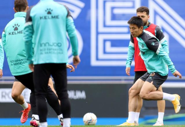 爱游戏体育-回国踢世预赛≠结束留洋生涯 武磊行程表尚未敲定